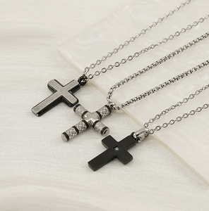 Collier Croix Cylindrique Moletée en Acier Inoxydable, Style Industriel, Vente en Gros, Bijou Streetwear Moderne, Cadeau pour Lui - Product Image 2