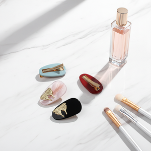 กิ๊บติดผมรูปผีเสื้อสีทองสไตล์เชสเชียนซี งานแฮนด์เมดสุดหรู ทำจากอะซิเตท สำหรับเด็กผู้หญิง ขนาด 5 ซม. เหมาะสำหรับติดผมด้านข้างในวันคริสต์มาส - Product Image 4