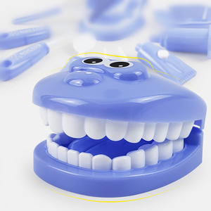 Kit Dentistico Giocattolo in Plastica Elettrico, Gioco di Ruolo Dentista, Set Educativo per Bambini per Controllare i Denti, Simulazione Medica per Ragazzi - Product Image 2