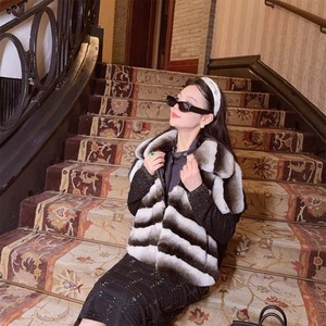 <span class=keywords><strong>Gilet</strong></span> <span class=keywords><strong>femme</strong></span> moelleux <span class=keywords><strong>Gilet</strong></span> <span class=keywords><strong>sans</strong></span> manches en fourrure finement texturée <span class=keywords><strong>Gilet</strong></span> rayé en fourrure de <span class=keywords><strong>lapin</strong></span> véritable - Product Image 4