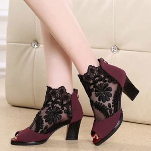 Suministro transfronterizo para eBay: Sandalias de <span class=keywords><strong>mujer</strong></span> de primavera de talla grande con tacón grueso, estilo románico, de malla, con punta abierta y cordones - Product Image 1