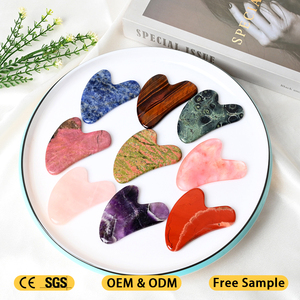 Masseur en cristal en gros, pierres précieuses naturelles polies, Gua Sha en cristal en forme de cœur pour la guérison - Product Image 1