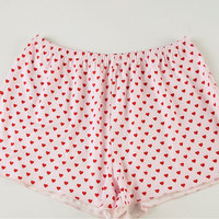 Ensemble de vêtements de nuit personnalisés OEM mignon avec bordure en dentelle imprimé coeur col V haut caraco short 2 pièces ensemble de pyjama doux pour les femmes pyjama fête