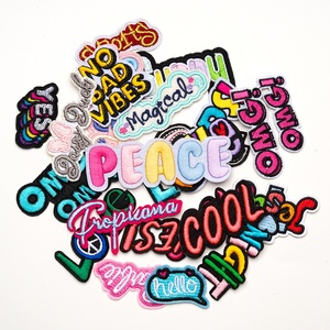 Apliques Bordados Termocolantes com Letras em Inglês: OMG, LOVE, JESUS, PEACE, YES, <span class=keywords><strong>COOL</strong></span>, SWEET para Jaquetas, Calças <span class=keywords><strong>Jeans</strong></span>, Bonés e Bolsas - Product Image 4