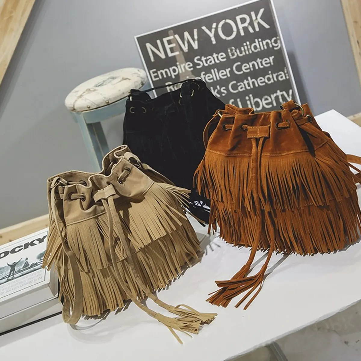 Sacoche Vintage à frange solide pour femmes, sac à main en Faux daim, sacoche à épaule, sac à bandoulière avec pompon, nouvelle collection
