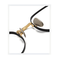 Dernières lunettes optiques en titane pur tendance monture or rose revêtement de couleur IP jante complète forme de coeur conception classique légère