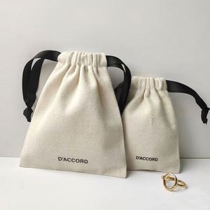 Pochette à cordon beige avec logo personnalisé, sac d'emballage en coton écologique, petit sac cadeau en mousseline naturelle pour bijoux, mariage - Product Image 5