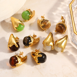 ต่างหูทรงหยดน้ำชุบทองประดับเรซิ่น ดีไซน์ทันสมัย สวยหรูสำหรับผู้หญิง - Product Image 3