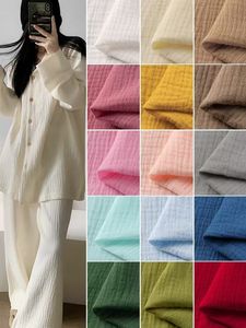 Vente en gros de tissu en mousseline de crêpe froissé de coton biologique couverture douce pour bébé en pur coton pour garçons filles tissu en popeline pour vêtements jouet - Product Image 6