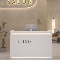 Comptoir de réception de style salon moderne et simple, blanc et bois, personnalisable