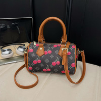 Nouveau Sac à Main Boston pour Femme 2026, Sac Bandoulière Élégant avec Fermeture Éclair, Design Classique et Tendance, Imprimé Cerises