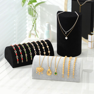 Collana con cuscino mezzo tondo in velluto di moda - Product Image 4