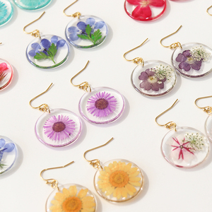 أقراط زهور مضغوطة حقيقية مخصصة للأقراط من الراتنج بالأشعة فوق البنفسجية أقراط مجوهرات زهور مجففة محفوظة للنساء هدية لوصيفة العروس - Product Image 3