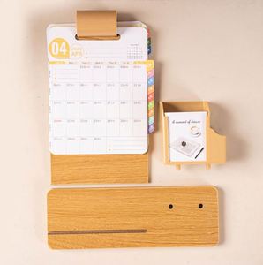 Set de Regalo Empresarial de Plástico 2025, Promocional Temático con Impresión en Relieve, Solución Práctica para Escritorio, Calendario de Escritorio con Portaplumas - Product Image 5