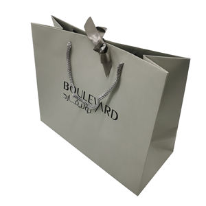 ถุงกระดาษคราฟท์สีชมพูหรูหราแบบกำหนดเองพร้อมหูหิ้วริบบิ้น - Product Image 3