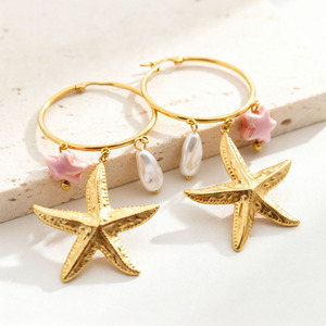 Vacation style gold starfish pendant earrings exaggerated beach travel photo earrings fashionable and unique women's jewelry - Product Image 1