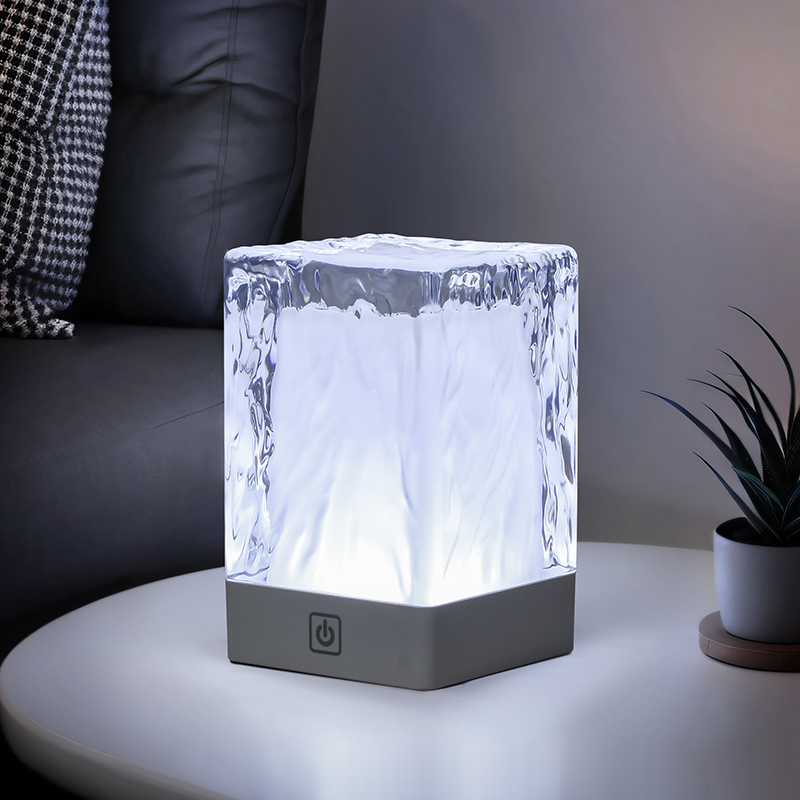 Gris clair-blanc froid