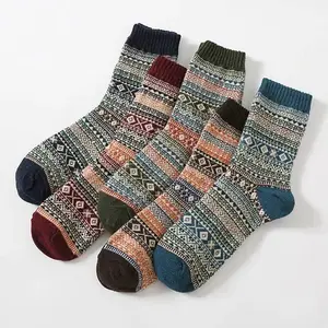 Vente en gros de chaussettes 5 couleurs avec broderie logo personnalisé chaussettes nordiques en laine épaisse et confortable pour femmes et hommes chaussettes d'hiver unisexes