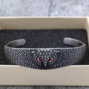 Pulsera de Búho de Plata Tibetana con Diseño Abierto en Forma de C, Ojos Rojos, Patrón Animal, Joyería, Regalo para Hombres y Mujeres - Product Image 2