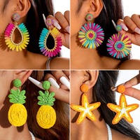 Anting-anting rajutan tangan gaya liburan bohemian musim panas pantai Hawaii dengan daun pelangi besar, nanas, dan bintang laut yang berlebihan