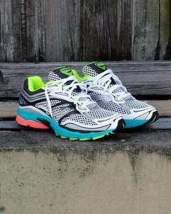 Chaussures de course et de marche décontractées de haute qualité Omni 9, légères, confortables, antidérapantes, pour hommes et femmes, à lacets - Product Image 1