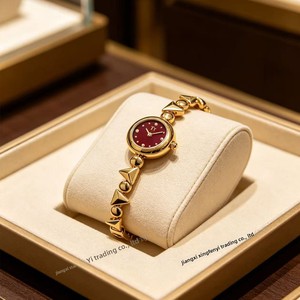 2026 Trendige Mini Gold Damenuhr Retro Einfaches Rundes Zifferblatt Premium-Qualität Geometrische Quarz-Armbanduhr - Product Image 1
