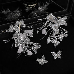 Pinza para el Cabello con Mariposa de Plumas Blancas Estilo Bosque Hecha a Mano, Súper Encantadora, para Maquillaje de Boda y Accesorios Nupciales 2026 - Product Image 1