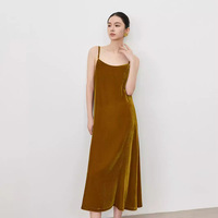 862336-1 Robe nuisette longue en soie de mûrier et velours de soie authentique pour femme, style minimaliste, design de créateur, effet amincissant et flatteur pour la silhouette, collection été