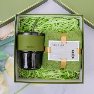 طقم هدايا نسائي بشعار مخصص مكون من كوب ومنشفة ومروحة، مناسب لأعياد الميلاد وهدايا الكريسماس التذكارية وهدايا الزفاف للضيوف - Product Image 2