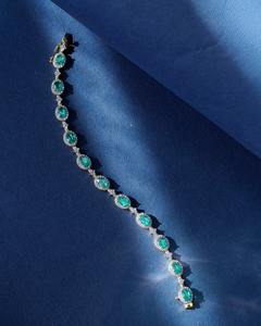 Bracelet Émeraude Murmure, Bracelet Élégant de Luxe en Pierre Verte, Bijou de Créateur Tendance, Bracelet Charme Émeraude Stylé, Qualité Supérieure - Product Image 3