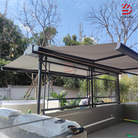 Auvents et pergolas motorisés rétractables imperméables de qualité supérieure - Toits en tissu PVC avec cassette en aluminium pour installation murale sur patio