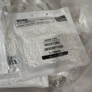Hook Type Moisture Absorption Desiccant 500g For Closet Use Disposable Solid Dehumidifier - Product Image 1