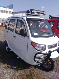 Triciclo con cabina de tres ruedas nuevo cerrado de China 2018 Triciclo de pasajeros tipo <span class=keywords><strong>gasolina</strong></span> - Product Image 4