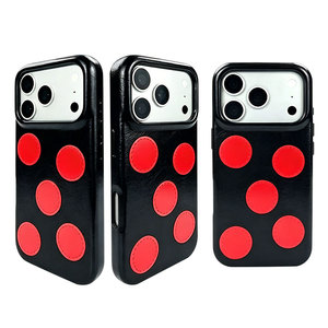 Étui <span class=keywords><strong>de</strong></span> <span class=keywords><strong>téléphone</strong></span> en cuir PU rouge à pois audacieux avec patchs contrastants et bordure <span class=keywords><strong>de</strong></span> lentille surélevée, <span class=keywords><strong>coque</strong></span> antichoc pour iPhone 17 Pro - Product Image 1