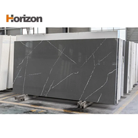 Matériau de rénovation de cuisine Surface en pierre de quartz Calacatta Dalle de quartz pour plan de travail Revêtement mural supérieur de lavabo Marches d'escalier