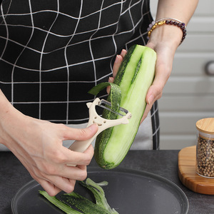 Pelador de Frutas Multifuncional Gris con Cuchilla de Acero Inoxidable para Uso en la Cocina, Origen Zhejiang 8021 - Product Image 2