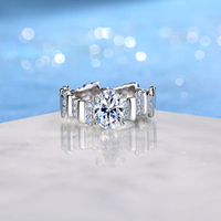 1,71 CTW S925 Sterling Silber Ovaler Moissanit 4-Krappen-Fassung Rhodium 14K Vergoldet Luxus Eternity Band Breiter Kettenring