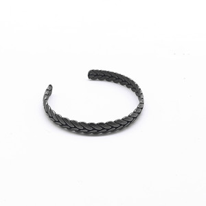 Brazalete Abierto de Acero de Titanio Yunnique, Diseño Trenzado Negro Retro, Otoño 2023, para Hombre y Mujer - Product Image 2