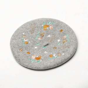 Béret décontracté brodé pour femme automne-hiver, nouveau béret en laine motif oiseaux et fleurs avec broderie personnalisée pour le sport, les fêtes et la pêche - Product Image 3