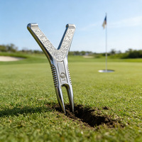 Fourchette de réparation de divots de golf en Y plaquée argent en gros, avec logo personnalisé, outil de réparation de green de golf, accessoires promotionnels de golf