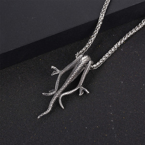 Collar con colgante de serpiente de acero inoxidable con forma de animal estilo retro rock SP897 - Product Image 2