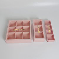 Boîte cadeau personnalisée avec logo en feuille métallisée, pelliculage mat, gaufrage, pour chocolats bonbons et macarons, avec doublure en éponge et fermeture magnétique