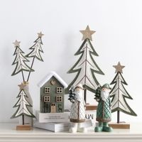 Neutraler Salbeigrüner Filz-Weihnachtsbaum Mini-Holzhaus Harz-Weihnachtsmann-Figuren Landhaus-Tischdekoration