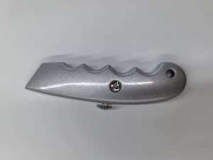 Cuchillo Multifuncional de Alta Resistencia con Hoja de Acero Inoxidable Serrada de 18 mm de Ancho, Estilo Botón de Presión, 4 Cuchillas, para Bricolaje - Product Image 5