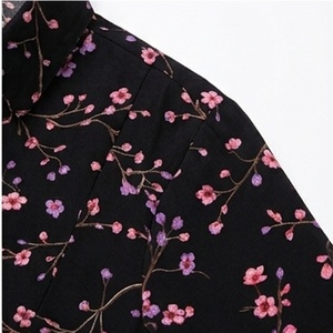 Blusa Casual Estampada con Flores Negras para Mujer, Blusa de Moda de Manga Corta, Proveedor Mayorista para Boutiques y Minoristas - Product Image 6
