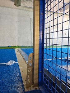Terrain de padel super panoramique en verre trempé et gazon artificiel, solution clé en main pour les entrepreneurs du secteur sportif - Product Image 3