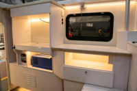Camper Expandible Moderno para Camioneta con Techo Rígido y Panel Solar para Aventuras al Aire Libre en 4x4
