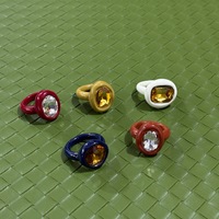 Bague Cocktail Haomi CE en Émail Massif, Laiton Doré avec Pierre en Verre, Bijou Tendance pour Femme, Vente en Gros Personnalisée