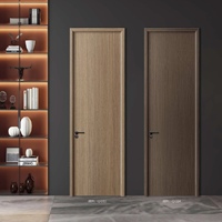 Porte élégante et minimaliste en bois massif encastrée pour l'intérieur, pour l'hôtel, l'hôpital ou le salon.
