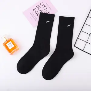 2023 vente en gros chaussettes NK de qualité supérieure chaussettes en coton sportif professionnel chaussettes pour hommes de marque avec logo personnalisé